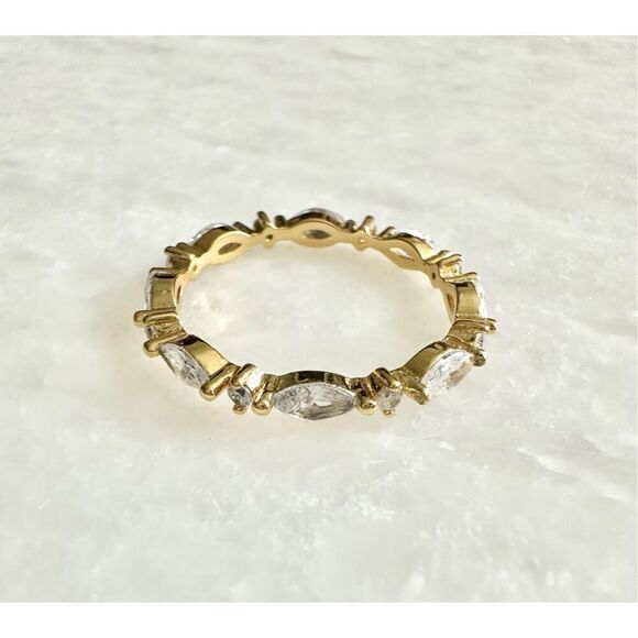 Cubic zirconia gold color ring size 8 - Picture 1 of 2
